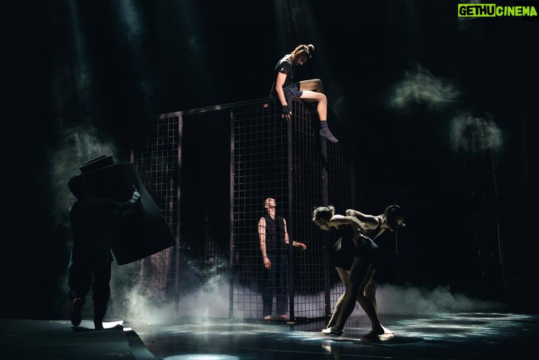 Giacomo Ferrara Instagram - Porto ancora addosso le emozioni di queste prime repliche di “CROLLI” al @teatrobrancaccio È stata una sfida bellissima, e un viaggio meraviglioso, che sicuramente non finirà con queste due prime date. Ringrazio @alessiagattachoreographer per la sua arte, la sua follia, per aver creduto in me e immaginato un tale spettacolo. Ringrazio tutta la compagnia formata da grandi artisti, con cui ho condiviso ore ed ore di prove, ansie e gioie che questo lavoro ci pone davanti ogni giorno. Le colonna sonora incredibile e suggestiva dei @mokadelic Ma soprattutto voglio ringraziare @matrice_n #OTI @teatrobrancaccio e il @futurofestival.roma per aver sposato e creduto in un progetto tanto ambizioso soprattutto in un tale periodo storico. Chi è stato a teatro ci ha ringraziato per le emozioni che ha provato e per aver riscoperto, dopo tutto quello che è successo, la bellezza del teatro e dello spettacolo dal vivo. Noi ci abbiamo messo anima, corpo e sangue. Dalle macerie siamo rinati. Spero che sia una delle prime piccole fiamme che riaccendono la cultura. Viva il teatro Teatro Brancaccio