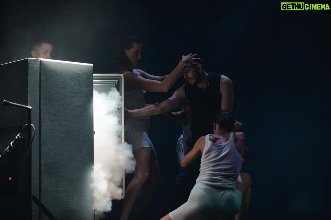 Giacomo Ferrara Instagram - Porto ancora addosso le emozioni di queste prime repliche di “CROLLI” al @teatrobrancaccio È stata una sfida bellissima, e un viaggio meraviglioso, che sicuramente non finirà con queste due prime date. Ringrazio @alessiagattachoreographer per la sua arte, la sua follia, per aver creduto in me e immaginato un tale spettacolo. Ringrazio tutta la compagnia formata da grandi artisti, con cui ho condiviso ore ed ore di prove, ansie e gioie che questo lavoro ci pone davanti ogni giorno. Le colonna sonora incredibile e suggestiva dei @mokadelic Ma soprattutto voglio ringraziare @matrice_n #OTI @teatrobrancaccio e il @futurofestival.roma per aver sposato e creduto in un progetto tanto ambizioso soprattutto in un tale periodo storico. Chi è stato a teatro ci ha ringraziato per le emozioni che ha provato e per aver riscoperto, dopo tutto quello che è successo, la bellezza del teatro e dello spettacolo dal vivo. Noi ci abbiamo messo anima, corpo e sangue. Dalle macerie siamo rinati. Spero che sia una delle prime piccole fiamme che riaccendono la cultura. Viva il teatro Teatro Brancaccio