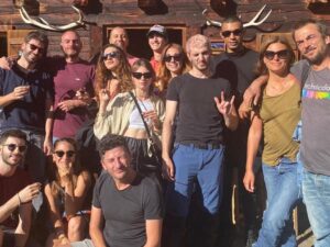 Giacomo Ferrara Instagram - La nostra folle estate punk!

NON MI UCCIDERE è fuori su tutte le piattaforme digitali (Apple tv, Sky prima fila, Amazon Prime Video, YouTube)

@andreadesica 
@opheliamillaiss 
@rocco_fasano 
@silviacalderoni (non abbiamo nessuna foto insieme 🥲 but you are in my ♥️) 
e tutta la banda! 

#nonmiuccidere 
@vivo_film @warnerbrositalia