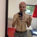 Giacomo Ferrara Instagram - La nostra folle estate punk! NON MI UCCIDERE è fuori su tutte le piattaforme digitali (Apple tv, Sky prima fila, Amazon Prime Video, YouTube) @andreadesica @opheliamillaiss @rocco_fasano @silviacalderoni (non abbiamo nessuna foto insieme 🥲 but you are in my ♥️) e tutta la banda! #nonmiuccidere @vivo_film @warnerbrositalia