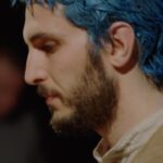 Giacomo Ferrara Instagram - Avrò avuto all’incirca 8 anni. Mi affacciai alla finestra dell’hotel della mia famiglia e vidi nel parcheggio tanti camion. Non capii subito di cosa si trattasse e così corsi da mio padre a chiedere chi fossero quegli ospiti che erano arrivati. Mio padre mi disse che erano dei camion del cinema. Fu la prima volta che entrai in contatto con un set cinematografico e me la ricordo come fosse accaduta 2 secondi fa. Il film che stavano girando era “La guerra degli Antò” e il regista era un certo @ricmilanioff. Io sono fermamente convinto che niente accada per caso e mi fa piacere pensare che dopo 24 anni lavorare con Riccardo abbia chiuso un cerchio. “Grazie Ragazzi” Regia di Riccardo Milani Dal 12 gennaio al cinema. Vi aspettiamo! @palomarproduction @wildsidesrl @visionfilmdistribution @teodorafilm @skyitalia