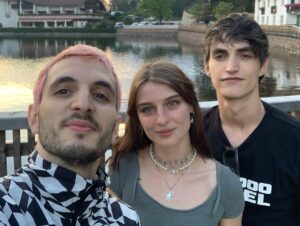 Giacomo Ferrara Instagram - La nostra folle estate punk!

NON MI UCCIDERE è fuori su tutte le piattaforme digitali (Apple tv, Sky prima fila, Amazon Prime Video, YouTube)

@andreadesica 
@opheliamillaiss 
@rocco_fasano 
@silviacalderoni (non abbiamo nessuna foto insieme 🥲 but you are in my ♥️) 
e tutta la banda! 

#nonmiuccidere 
@vivo_film @warnerbrositalia