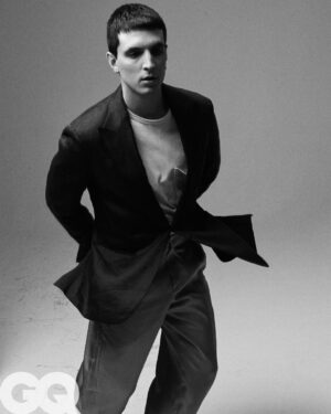Giacomo Ferrara Instagram - @gqitalia 

Foto di @antoniodicorato 
Styling di @giovannibedafolco 
Styling assistant @silvia.pirolli
Grooming di @lucetasca 

@upgradeartist