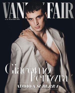 Giacomo Ferrara Instagram - L'albergo di famiglia dove quando torna fa il cameriere, l'amore che riempie e il cagnolino che ogni tanto porta sul set. Ritratto romantico di un attore «criminale», pronto a tornare su Netflix con il suo personaggio più iconico, Spadino, in SUBURRÆTERNA.

Giacomo Ferrara (@giacomo.ferrara) è il protagonista della cover digitale di Vanity Fair di questa settimana.

Intervista di @alearcolaci
Foto @virginiabettoja
Abiti, @givenchy

#VFdigitalcover #VFentertainment @netflixit