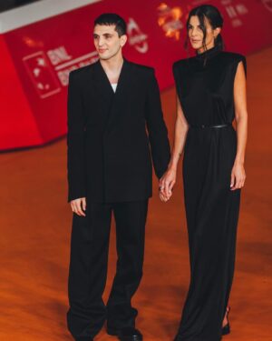 Giacomo Ferrara Instagram - Premiere Suburræterna
@romacinemafest 

Dal 14 Novembre in tutto il mondo solo su Netflix

@netflixit 
@cattleya_produzione 

Total Look @givenchy 🖤
Stylist @peggyrice 
Press @upgradeartist 
Agency @moviement_agenzia