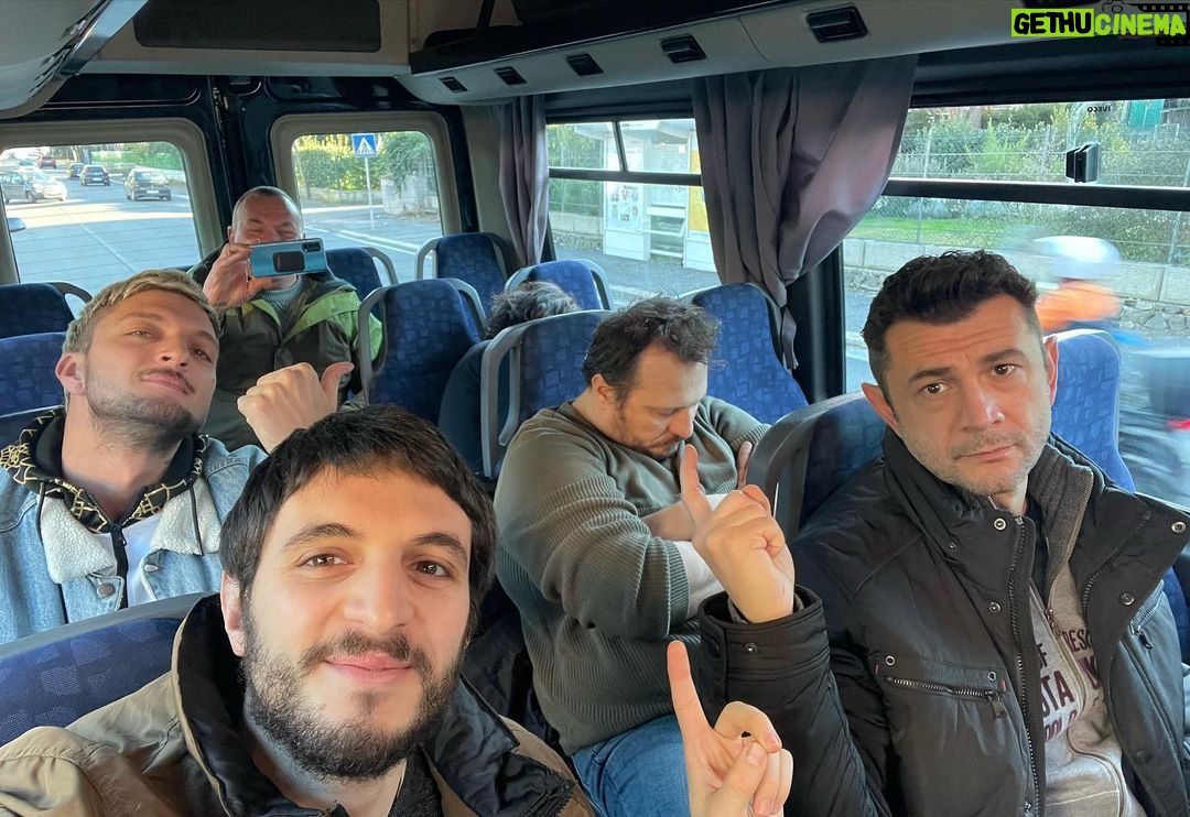 Giacomo Ferrara Instagram - GRAZIE RAGAZZI È al cinema E io voglio ringraziare di cuore i miei compagni di viaggio e tutta la favolosa troupe di questo film. @ricmilanioff @visionfilmdistribution @wildsidesrl @palomarproduction @skyitalia @teodorafilm #grazieragazzifilm Foto di scena di Claudio Iannone Roma, Italia