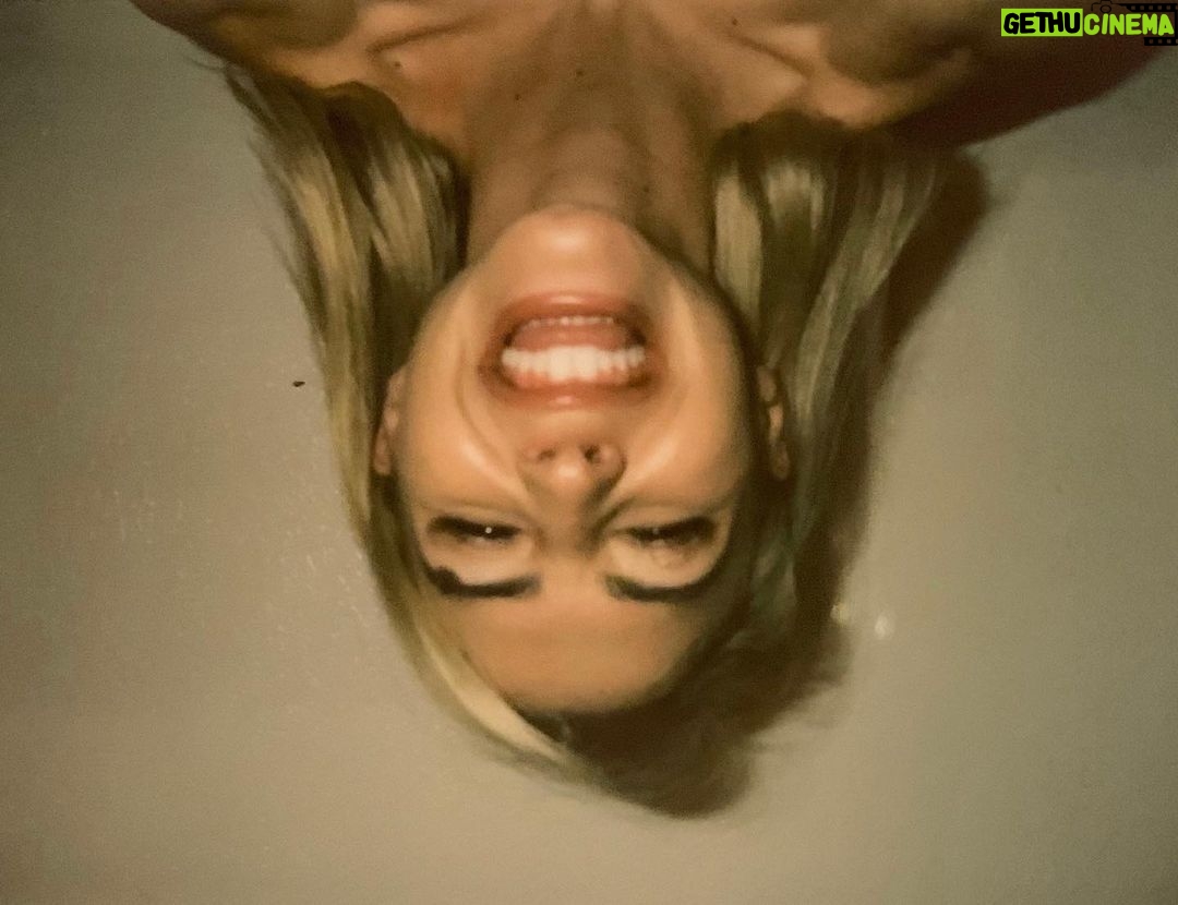 Gigi Gustin Instagram - Friday night 10:03 pm Los Angeles, California