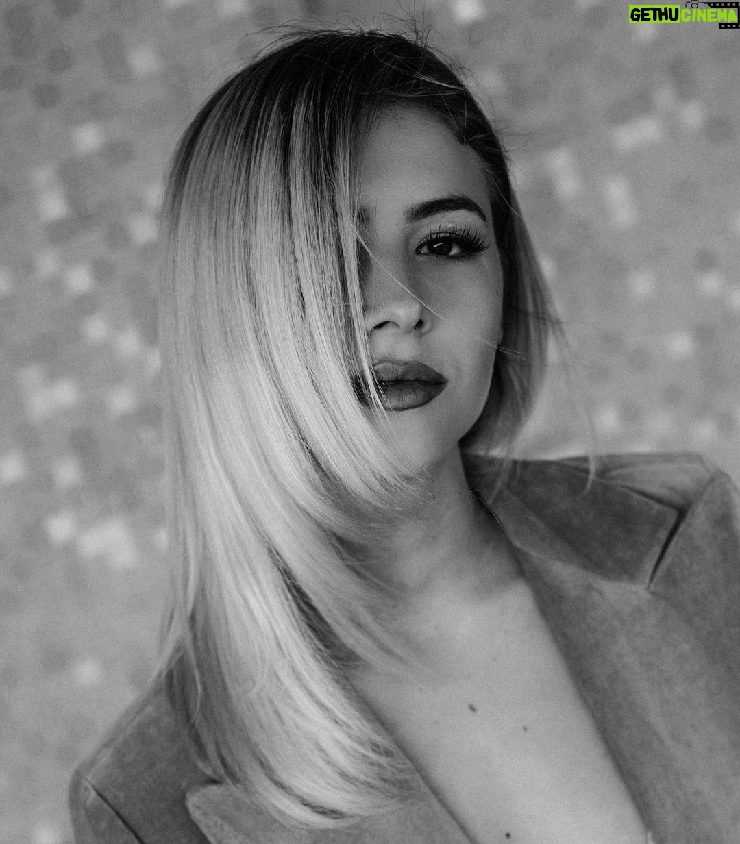 Gigi Gustin Instagram - Issa throw back 😈 Los Angeles, California