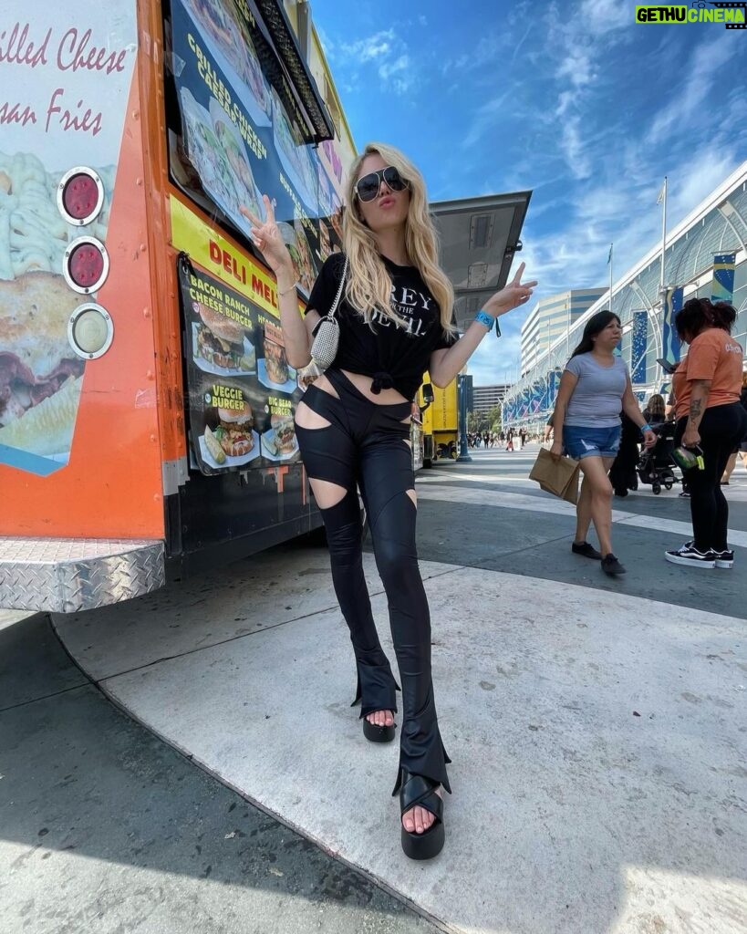 Gigi Gustin Instagram - Find me at the food trucks 🌮✨ Midsummer Scream
