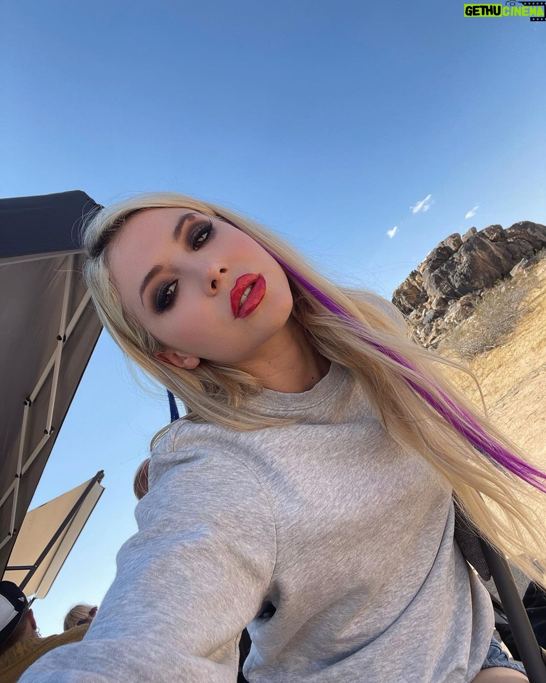 Gigi Gustin Instagram - Slay @katiejacobsmua💄🎥 Lancaster, California
