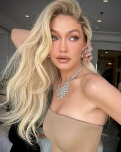 Gigi Hadid Instagram - Back on la Côte d'Azur with my @messikajewelry family 🤍 Merci @valeriemessika #messikajewelry Cannes, Festival De Cannes
