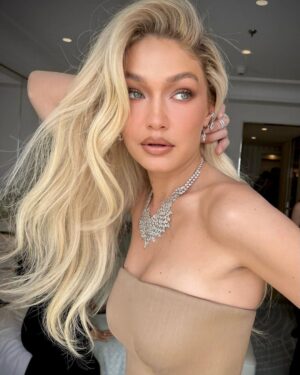 Gigi Hadid Instagram - Back on la Côte d'Azur with my @messikajewelry family 🤍 Merci @valeriemessika #messikajewelry