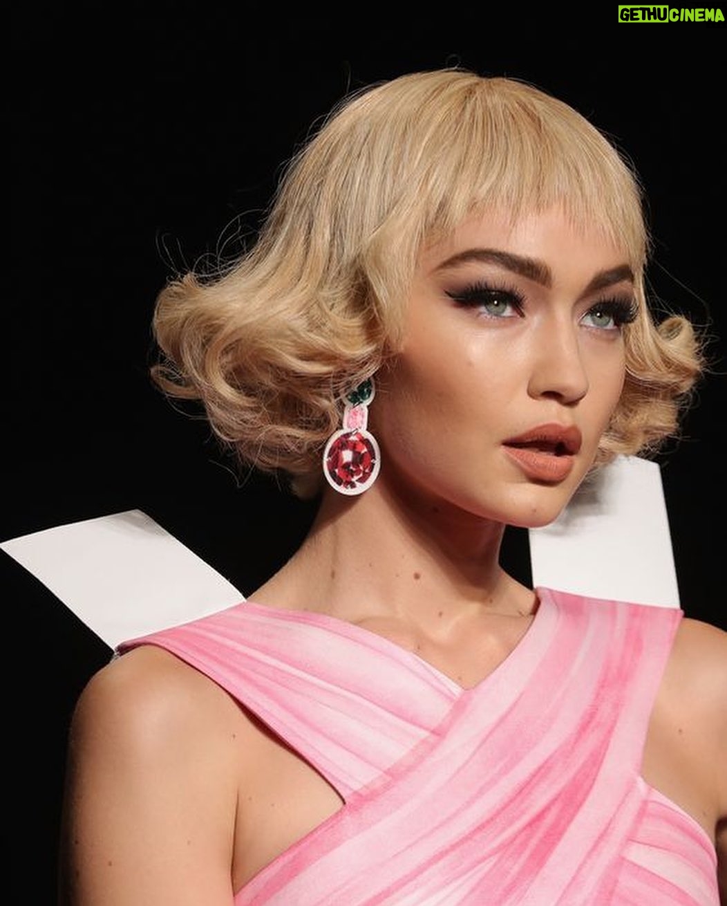 Gigi Hadid Instagram - Appreciation post to @jeremyscott for my @Moschino Memories over the years … every season with you in that house was an adventure, joy, & inspiration, and it was an honor to be even a small part of. I know that some of my most memorable and fulfilling campaign and runway moments will be ones made with Jeremy’s Moschino!! I love you J! THANK YOU❣️♾️ Can’t wait to see where you take us next 🚀