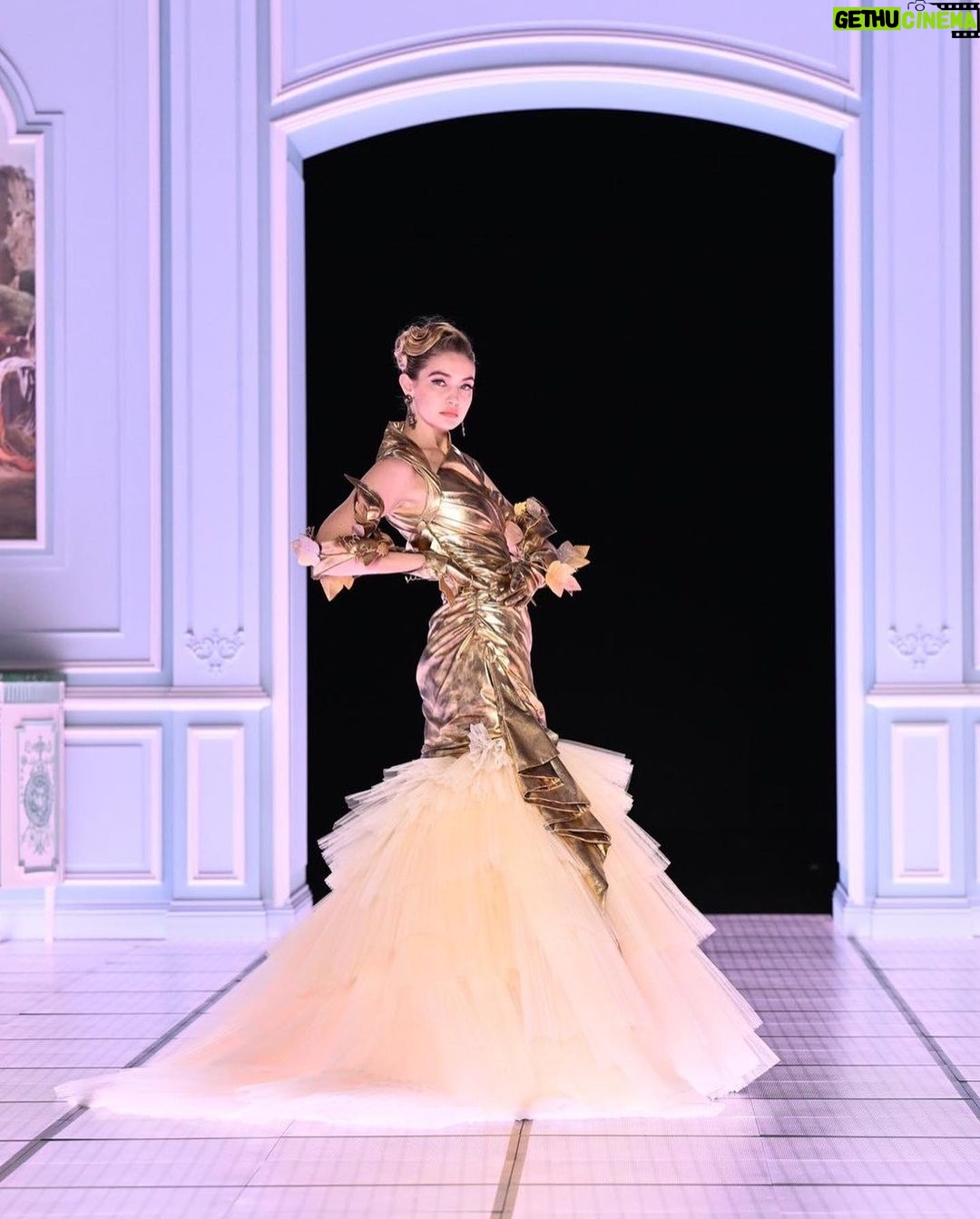 Gigi Hadid Instagram - Appreciation post to @jeremyscott for my @Moschino Memories over the years … every season with you in that house was an adventure, joy, & inspiration, and it was an honor to be even a small part of. I know that some of my most memorable and fulfilling campaign and runway moments will be ones made with Jeremy’s Moschino!! I love you J! THANK YOU❣️♾️ Can’t wait to see where you take us next 🚀