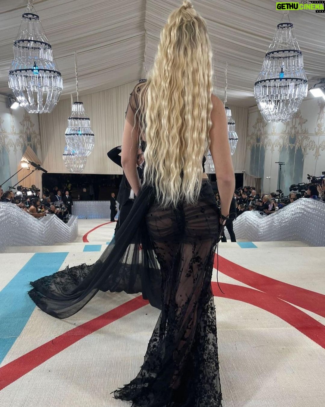 Gigi Hadid Instagram - Thank you Anna @voguemagazine for another lovely night at the @metmuseum 🖤 and of course so much gratitude to the whole @givenchy team @matthewmwilliams for your time, talent, and creation! I loved celebrating Karl through finding him in each look around the room… it was a sweetest night:)