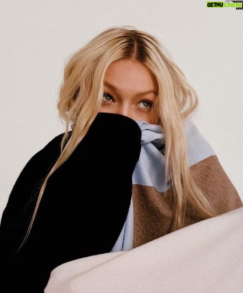 Gigi Hadid Instagram - 🪵 @guestinresidence Ski Lodge collection includes our first BLANKETS !!! (in 2 colorways) So yummy. GuestInResidence.com