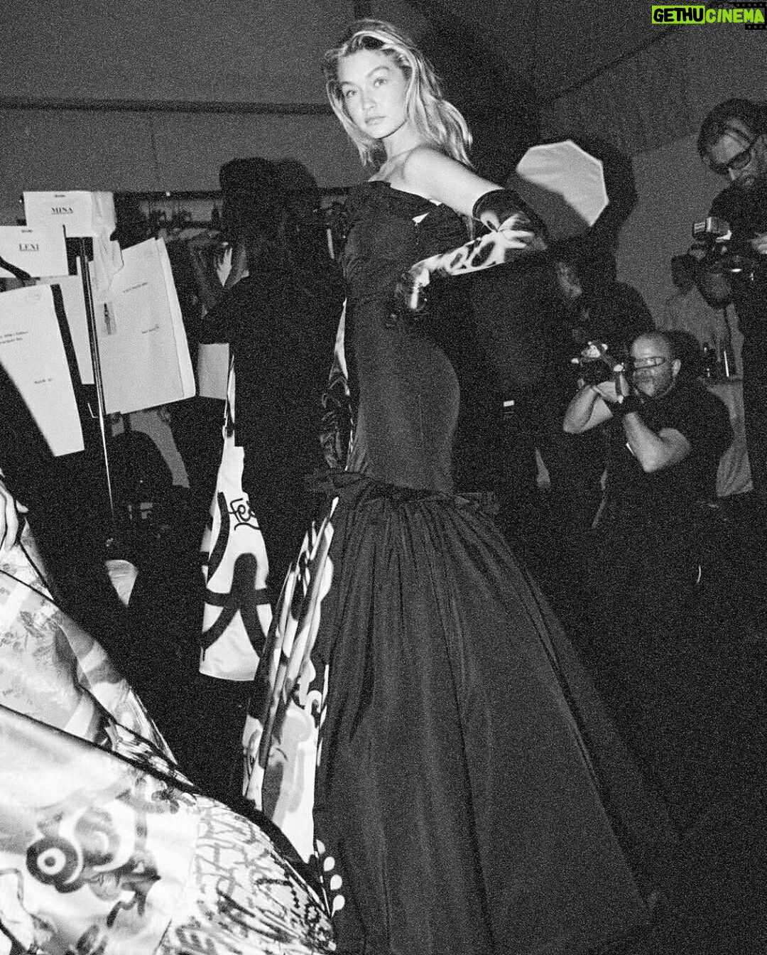 Gigi Hadid Instagram - Appreciation post to @jeremyscott for my @Moschino Memories over the years … every season with you in that house was an adventure, joy, & inspiration, and it was an honor to be even a small part of. I know that some of my most memorable and fulfilling campaign and runway moments will be ones made with Jeremy’s Moschino!! I love you J! THANK YOU❣️♾️ Can’t wait to see where you take us next 🚀
