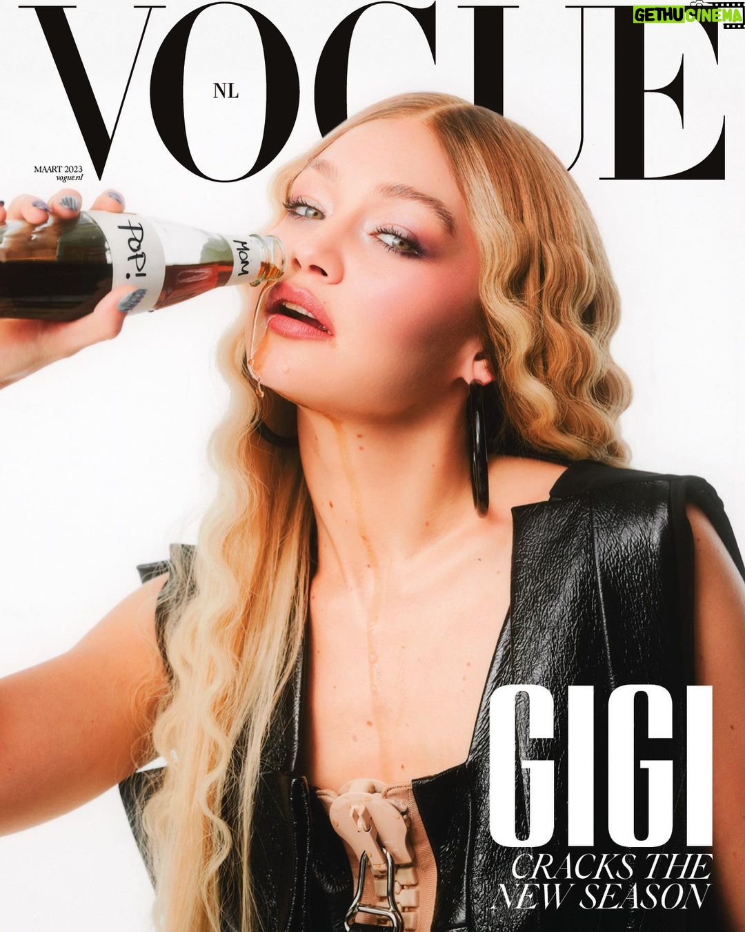 Gigi Hadid Instagram - Proud of this one 🌻 with my soulsistaaa @lilmami_lani for @nlVOGUE dames en heren !!