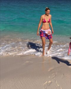 Gigi Hadid Instagram - celebrated the new year w a lil r&r 🐚
