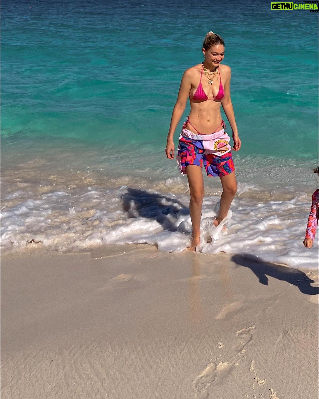 Gigi Hadid Instagram - celebrated the new year w a lil r&r 🐚