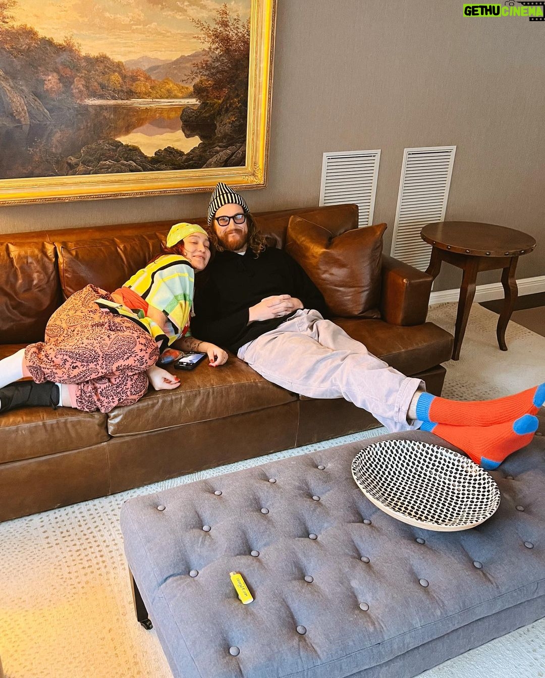 Gigi Hadid Instagram - A very @guestinresidence weekend in Aspen … ❄️💛🪵🎿