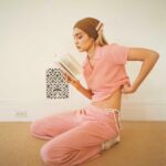 Gigi Hadid Instagram – @guestinresidence SS23 CORE COLLECTION – your favorite cozy basics in lighter weights and new colors for Spring, like ‘blush’ ^ 🪷 GuestInResidence.com  xx

2.20.23 by @quentindebriey