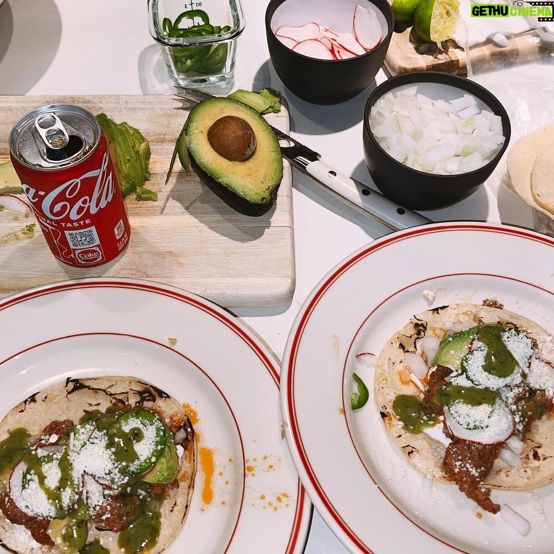 Gigi Hadid Instagram - so many of the best summer moments were accompanied by my favorite people, favorite food, and a @Cocacola 🌮❣️🗺️🤿🍔#RecipeforMagic #CokePartner