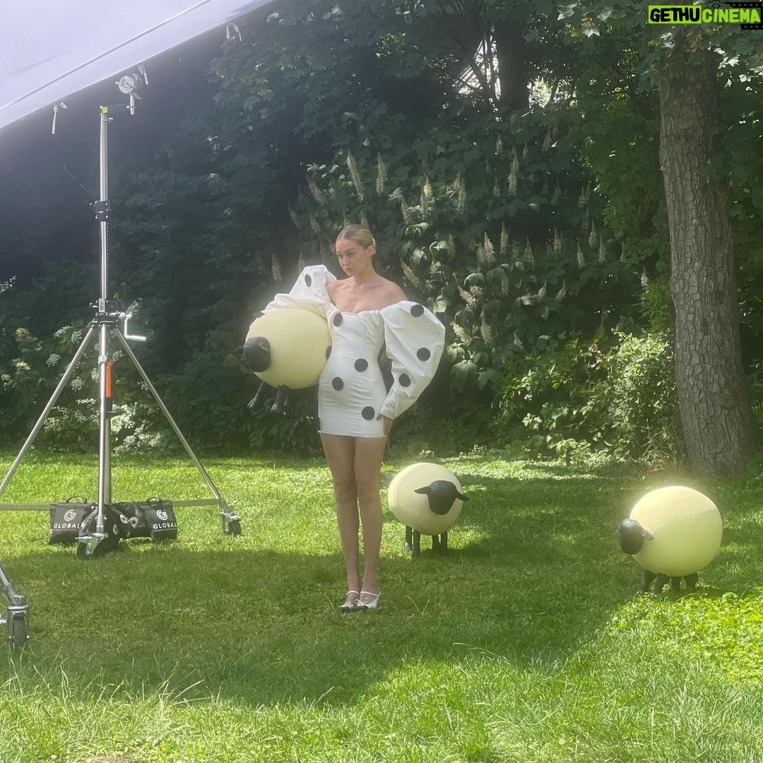 Gigi Hadid Instagram - *making of* le chouchou @jacquemus — such a fun day ❣️🎪