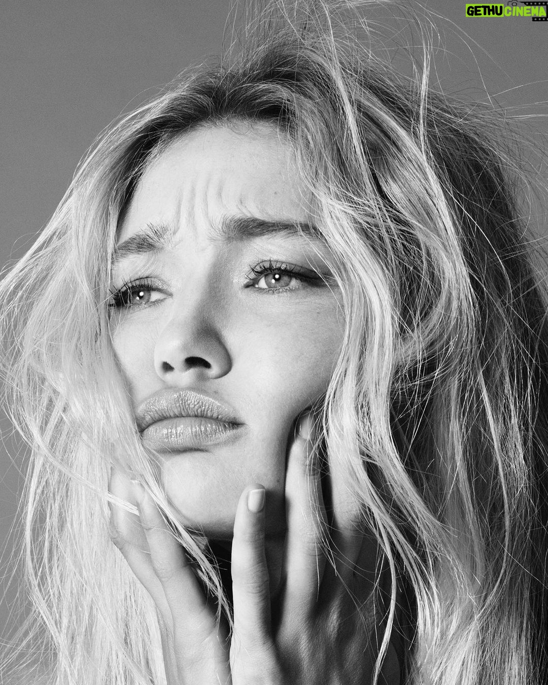 Gigi Hadid Instagram - Good Morning Fashion Month ! @wmag September Issue by some 💛s of mine @mertalas @marieameliesauve @stephane_marais_officiali @hiromi_ueda — big thanks to my sweet bud, the boss @saramoonves 🌻🌻🌻
