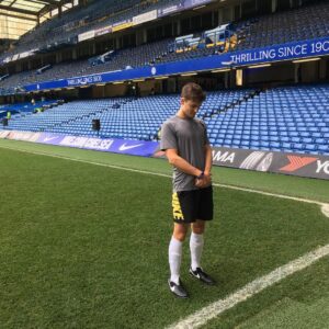 Giles Matthey Instagram - It was 21 years ago that I laid your ashes in this exact spot on the @chelseafc pitch. I am so thankful I got the chance to speak with you today, I scored a goal at the shed end for you dad, I could feel you with me and know you were watching me play. I won’t get the chance to come and say hello again most likely but I’m so happy I did. I miss you every day and love you very much. Sorry for getting teary eyed, it’s been so long and I remember standing just like this as a school boy all those years ago. What a special day for me and thank you to @samthemiddleman for inviting me to play on the hallowed turf and allowing me to say hello to my dad. I won’t forget today. #speciallifemoment