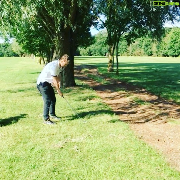 Giles Matthey Instagram - Pro golfing today with @samthemiddleman . This is just a taste of how talented I am on the golf course....... 😂😂😂