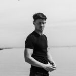 Giles Matthey Instagram - "Oh I do like to be beside the sea side..... wait it's serious imaginary darts competition time" @onceabcofficial @george_elder #nyc #gideon #gideondartscomp2017