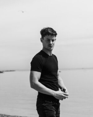 Giles Matthey Instagram - "Oh I do like to be beside the sea side..... wait it's serious imaginary darts competition time" @onceabcofficial @george_elder #nyc #gideon #gideondartscomp2017