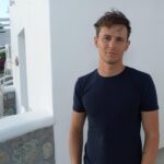 Giles Matthey Instagram - Hi. Let’s talk by this white wall. 😏 Míkonos