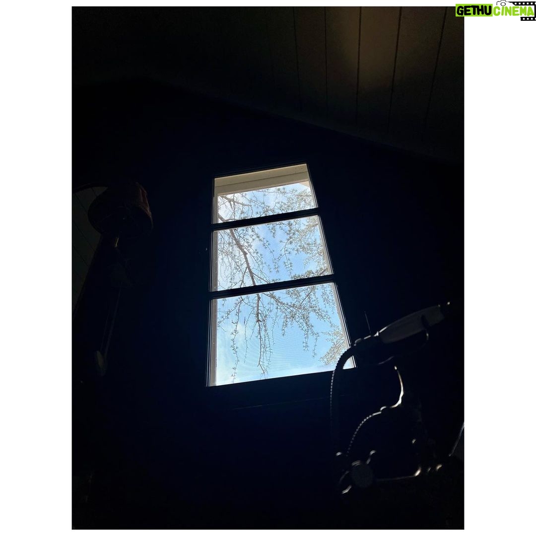 Ginnifer Goodwin Instagram - #tbt to a train somewhere in England (circa 2000) + a bunch of cozy sh*t (circa the past week) that doesn’t involve my face