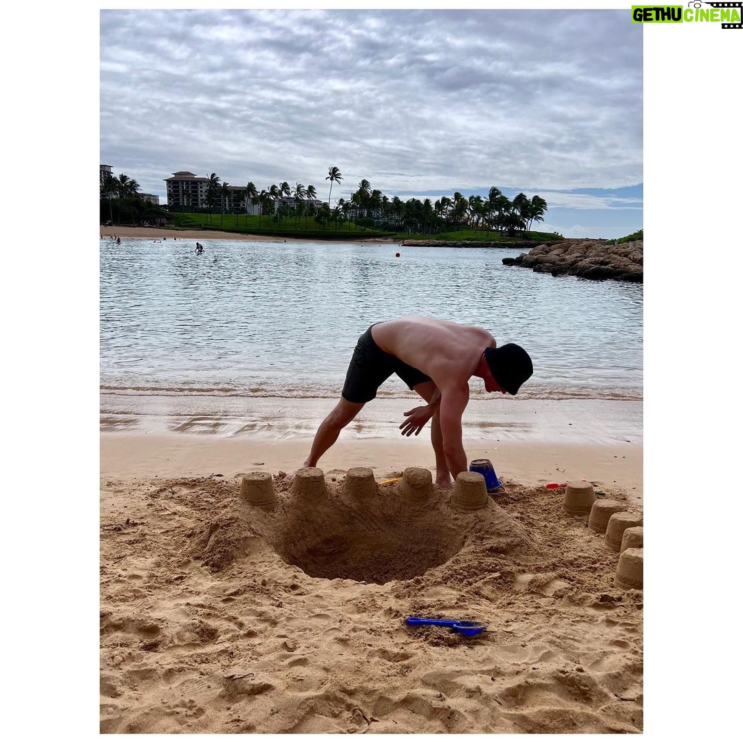 Ginnifer Goodwin Instagram - I swam in the ocean for the first time since 1996, and I’m obsessed. How is your new year?