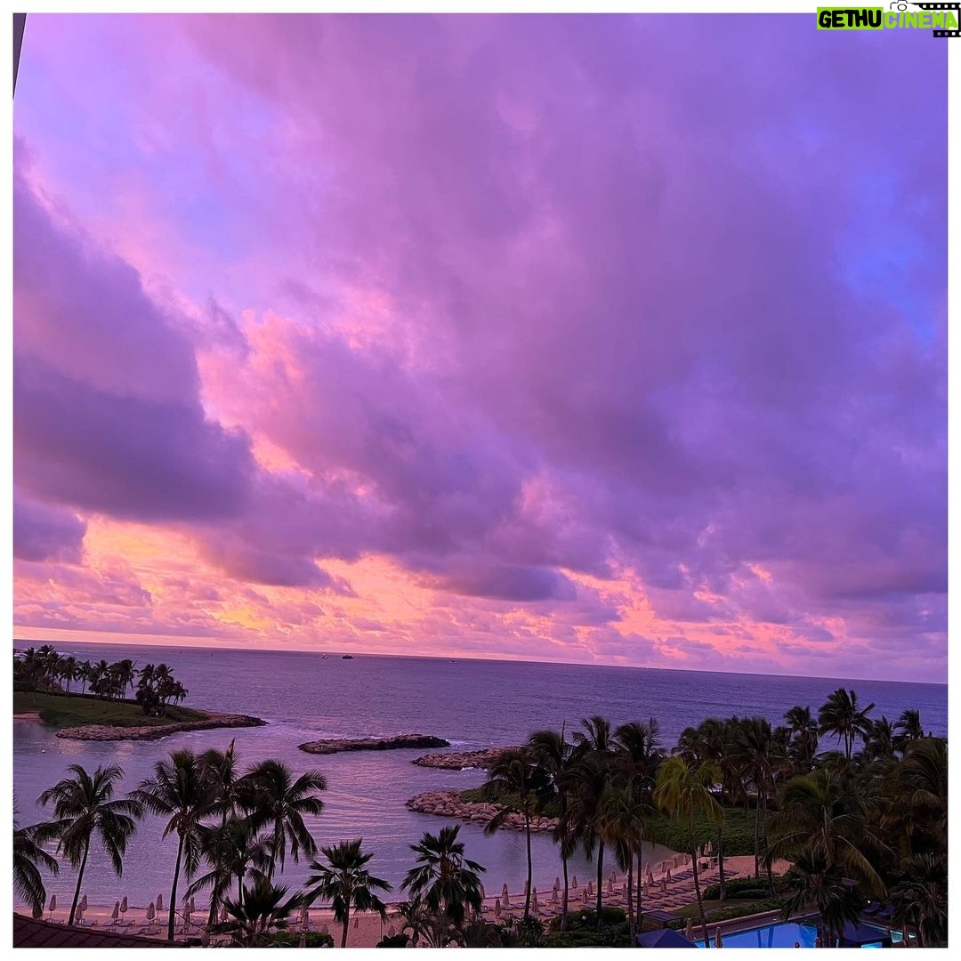 Ginnifer Goodwin Instagram - I swam in the ocean for the first time since 1996, and I’m obsessed. How is your new year?