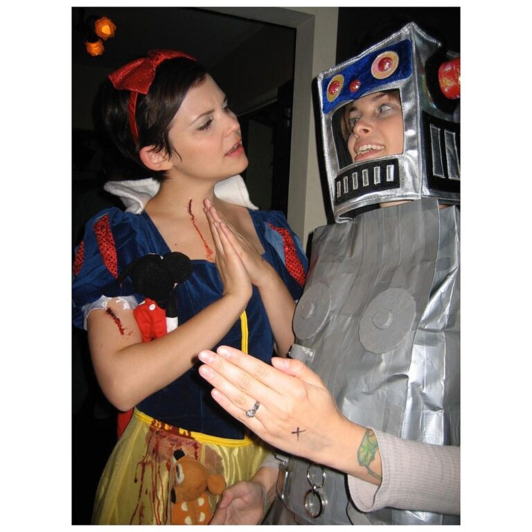 Ginnifer Goodwin Instagram - Untitled Gosh Game Happy #Halloween, y’all. P.S. Dear #Oncers, photograph 4 is from 2009: two thousand NINE.