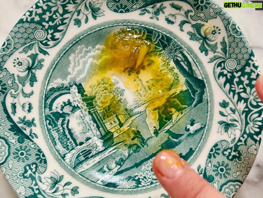 Ginnifer Goodwin Instagram - If you are ever making marmalade for @joshdallas, soak the pith and peel overnight to eliminate the bitterness. Also, please reuse your canning jars (but not your lids.)