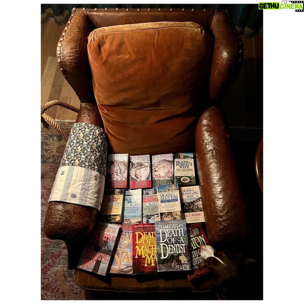 Ginnifer Goodwin Instagram - This is what I did in February and this is the chair in which I did it. Please leave your book recommendations in the comments (especially if they are full of cozy villages full of cozy murders.) #mcbeaton