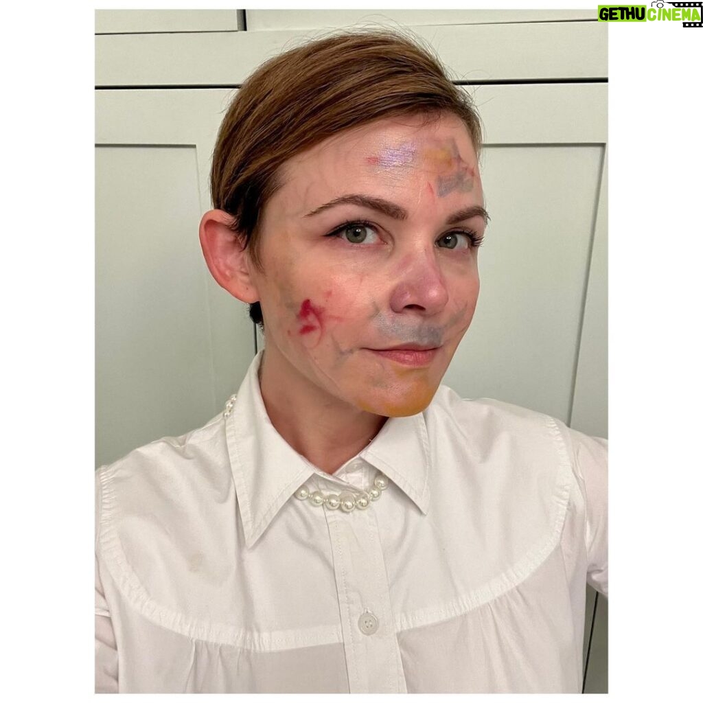 Ginnifer Goodwin Instagram - An actress should always be camera-ready. That’s why I keep a fancy live-in make-up artist. His inspiration for this lewk was Pizza Maker With Pizza On Your Face. “How much do performers pay for such a luxury?” you ask? I’ll tell you: I drive him to elementary school and tuck him in and sh*t.