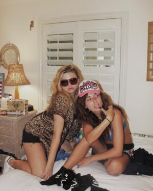 Giorgia Whigham Instagram - Anyways it’s her world we’re just living in it. Happy birthday my bestfriend even though you’re 24 we will always be just two babies😌👻🤠👩‍❤️‍💋‍👩🦹‍♀️🤌💰✈️✨🎈🔮💵🚼💝
