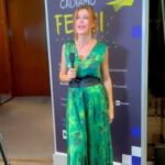 Giorgia Wurth Instagram - Oggi a Roma si è tenuta la conferenza stampa di #eppurecadiamofelici, serie supercolorata che andrà in onda su @raiplay_official Ci siamo voluti molto bene. Siamo caduti felici. Venite a prenderci dal 6 ottobre 🐸 Grazie @avant_toi.it per questo abito così verde che è impossibile non sperare. Rai Viale Mazzini