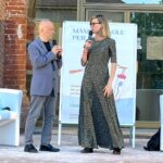 Giorgia Wurth Instagram – Ogni volta che posso porto i bambini nella natura.

Ho scoperto, grazie al @gruppodiletturacarmagnola, un angolo di paradiso nel cuore del Roero, in Piemonte. Li ci sono tanti giovani, molte ragazze, che, invece di andarsene, portano avanti con fatica e tanto amore le tradizioni del territorio.

Come Lorena, apicoltrice e coltivatrice (@reradminot) , e Giorgia, che gestisce una cascina meravigliosa, la @cascina_cortassa

Andateci, e sarete un po’ più felici.

Ps: ma vogliamo parlare della genialità delle api?