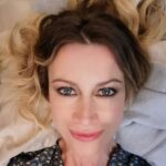 Giorgia Wurth Instagram – Buongiorno Amici.

Oggi è il primo giorno di set di un progetto davvero bello, colorato, giovane e dinoccolato.

E anche se non posso dire nulla di nulla, come tutte le prime volte va celebrato. E avevo proprio voglia di farlo con voi. Che ci siete sempre. 

Grazie di cuore, e tanta merda ai miei super compagni di lavoro.