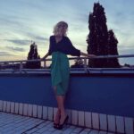 Giorgia Wurth Instagram – Metti un martedì sera a Crema con @lu2601 e L’accarezzatrice.

Grazie al Rotary per l’accoglienza. 

(la gonna stupenda e verde è di @malulu_milano) Crema, Italy