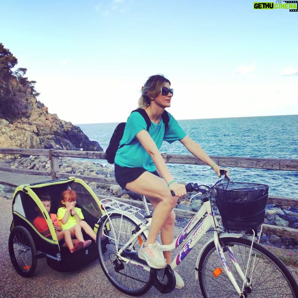 Giorgia Wurth Instagram - E voi, D'estate, Preferite il mare o la montagna?? #liguria : perfetta per #wimbledon ma pure #rolandgarros Tra Cogoleto e Varazze