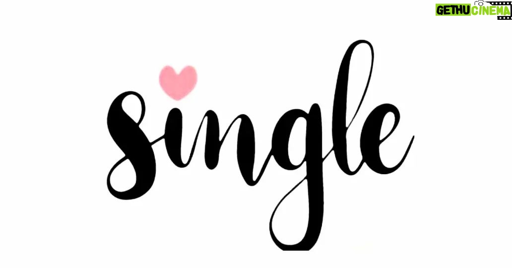 Giorgia Wurth Instagram - Ragazzi, secondo voi perché in italiano non esiste un termine figo che significhi #single? Sto scrivendo il mio libro, e non riesco a trovare un sinonimo nella nostra lingua che non incarni accezioni negative o discriminatorie. Avete suggerimenti? Sono molto gradite anche parole inventate eh Grazie🍹