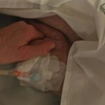 Giorgia Wurth Instagram - Ai papà che non ci sono, a quelli che non ci sono più. A quelli che avrebbero tanto voluto ma sai..., a quelli che se non ci fossero stati sarebbe stato meglio, a quelli che sono anche madri, che sono tutto, che senza è il vuoto, assenza che si fa presenza nell'essenza. Ai papà sospesi. A te.
