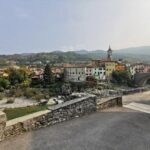 Giorgia Wurth Instagram – Con il piede destro sono in Slovenia, con quello sinistro in Italia.

Che terre meravigliose.

Grazie a @robertoleone_airfilm.it per le foto (solo quelle belle sono le sue, se scorrete) e a Vittorio per avermi ceduto la giacca (ma solo perché lui non aveva freddo) Italy-Slovenia Border